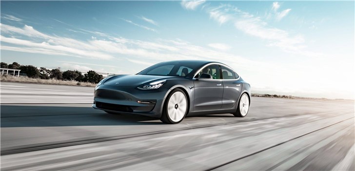 特斯拉宣布标准版的Model 3正式上市，现在售价3.5万美元